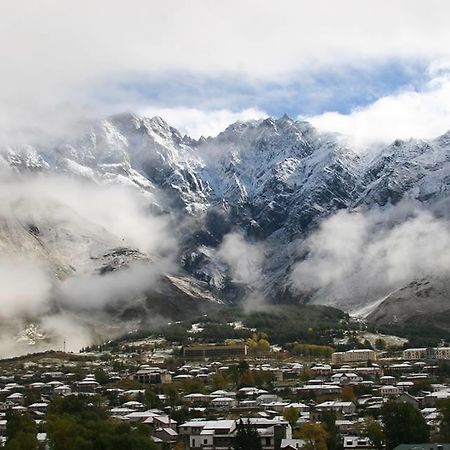 Hq Of Nove Sujashvili Kazbegi Eksteriør billede