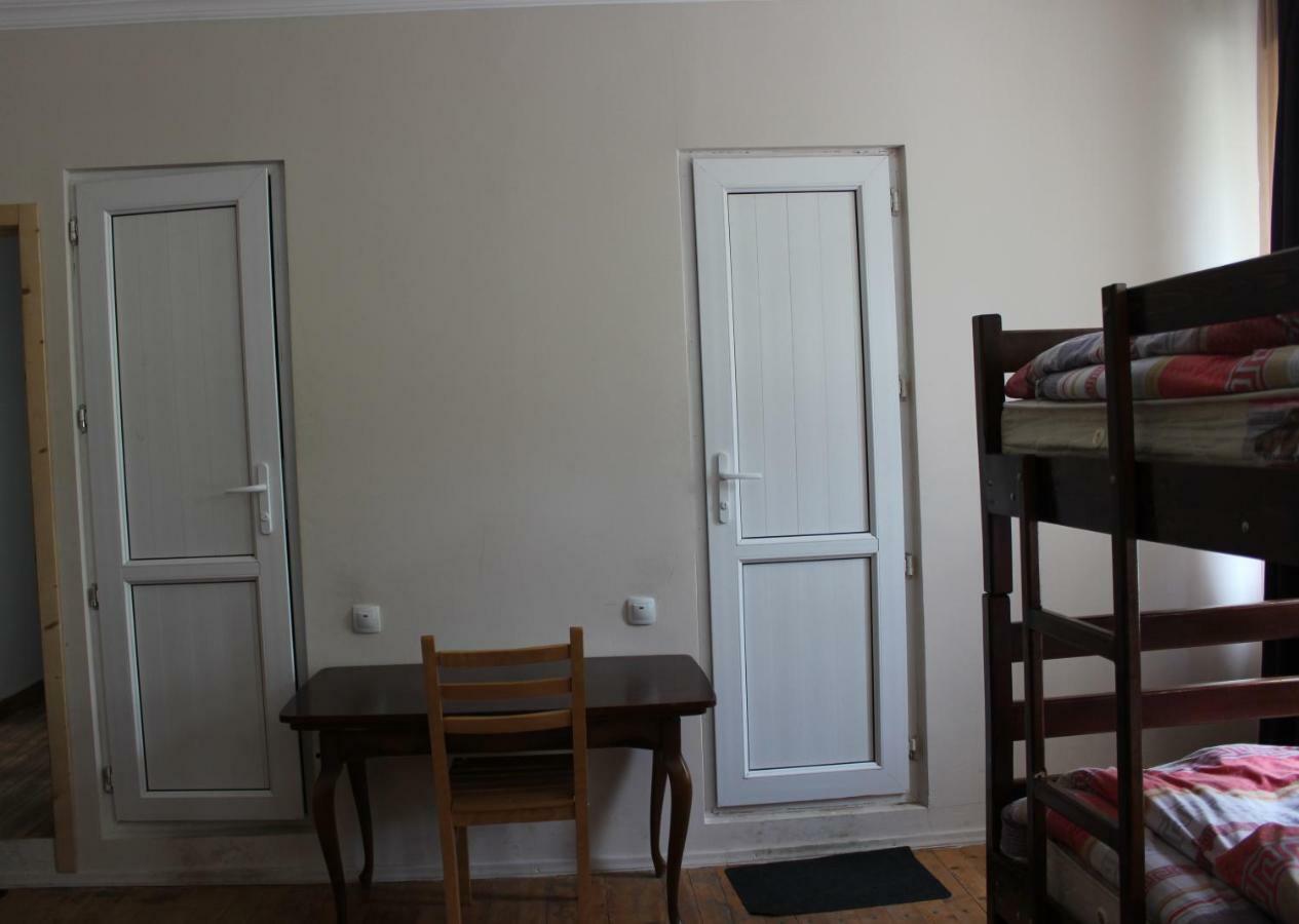 Hq Of Nove Sujashvili Kazbegi Eksteriør billede