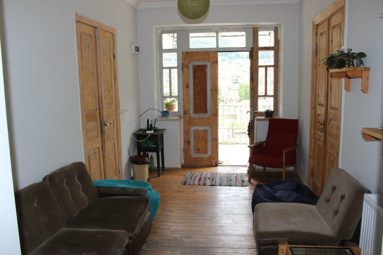 Hq Of Nove Sujashvili Kazbegi Eksteriør billede